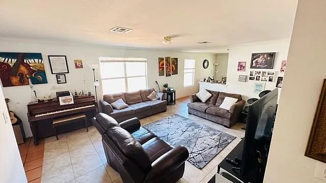 302 Golden Gate Dr — Photo 10