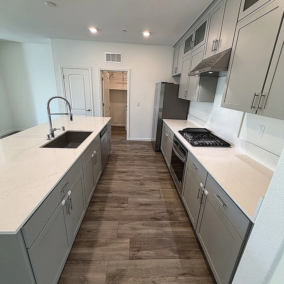 4 bed, 2209 sqft, $4,250 — Photo 2
