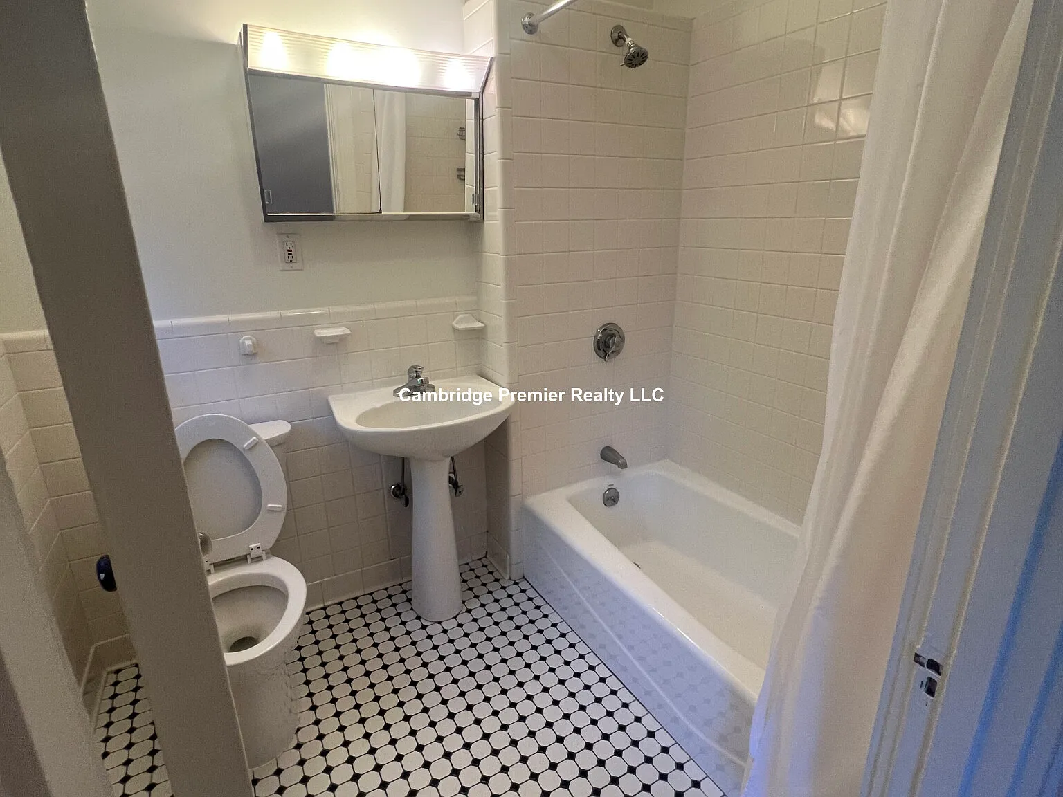 Studio, 999 sqft, $2,250 — Photo 2