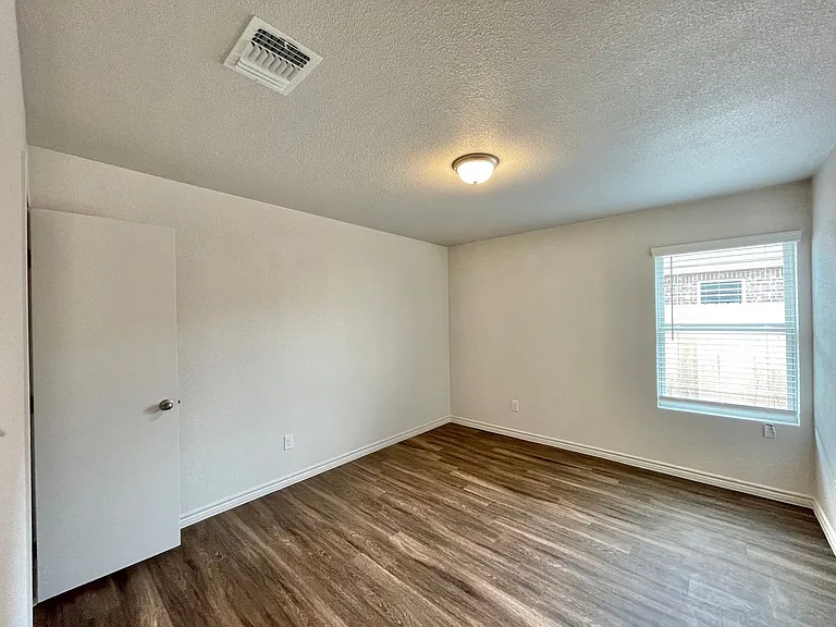 1806 Clovis Dr — Photo 11