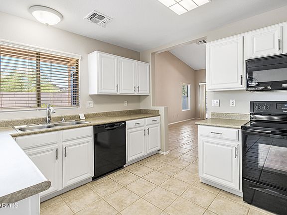 2nd image of 1646 E BISHOP Court