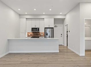 255 W Les Jardins Park SE #423, Calgary, AB T2C5W9