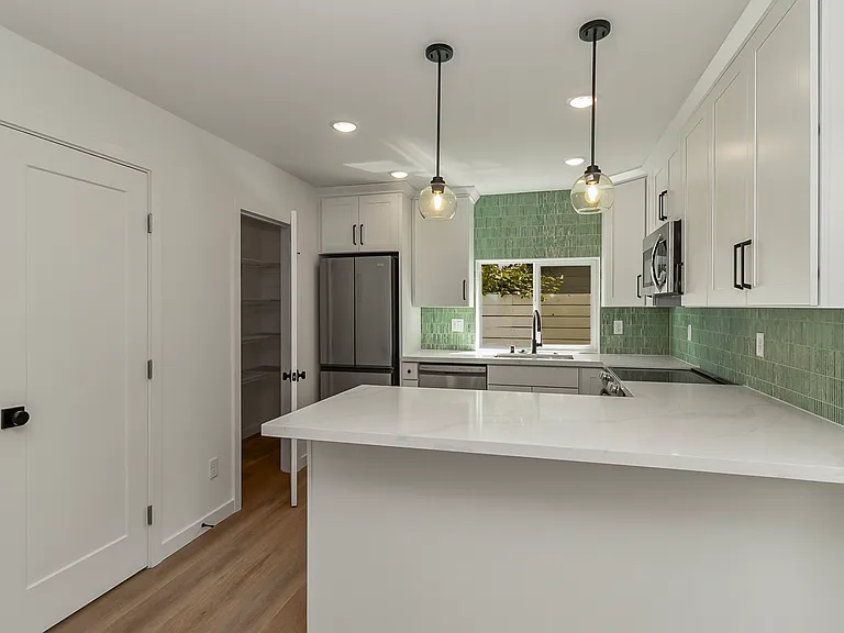 820 S Sullivan St #B — Photo 10