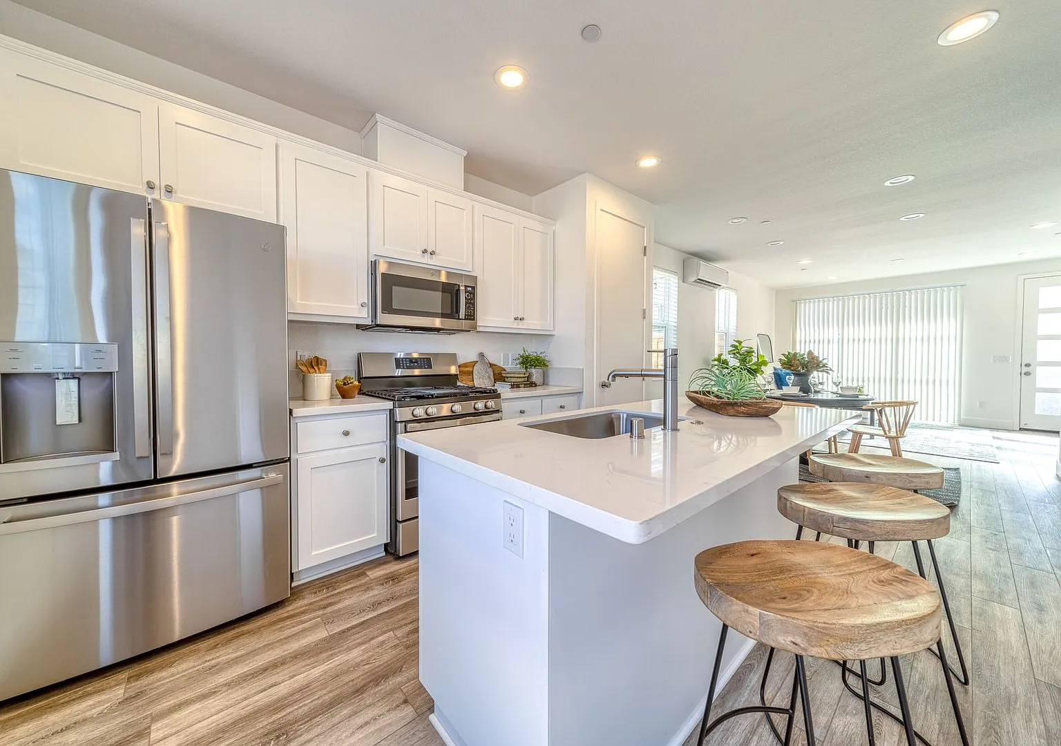 Phase 1 Bungalow Rental - Lot D40 Main — Photo 1