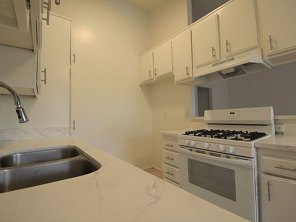 5th image of 13846 Sherman Way APT 208
