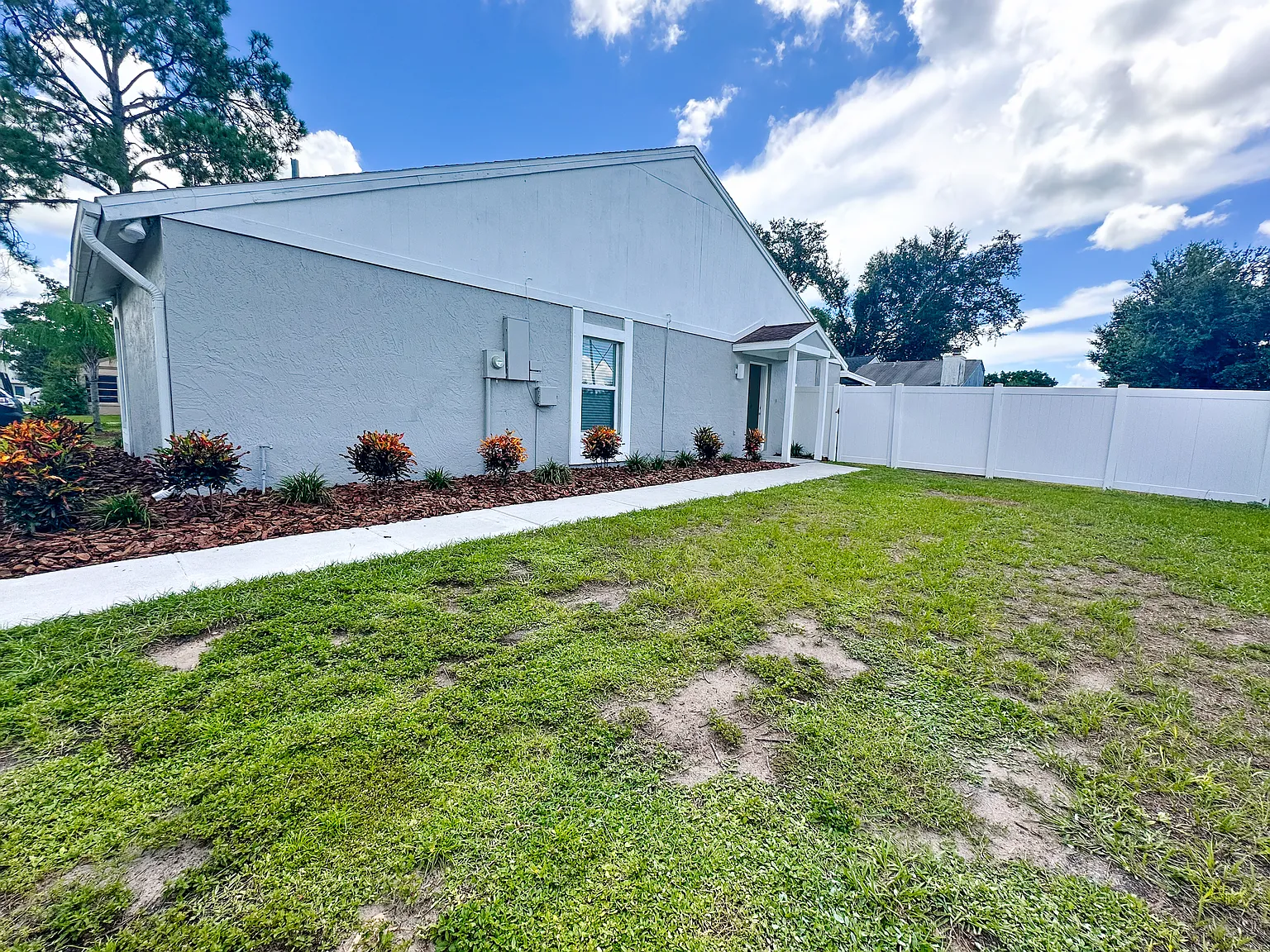 3 bed, 1048 sqft, $2,650 — Photo 2