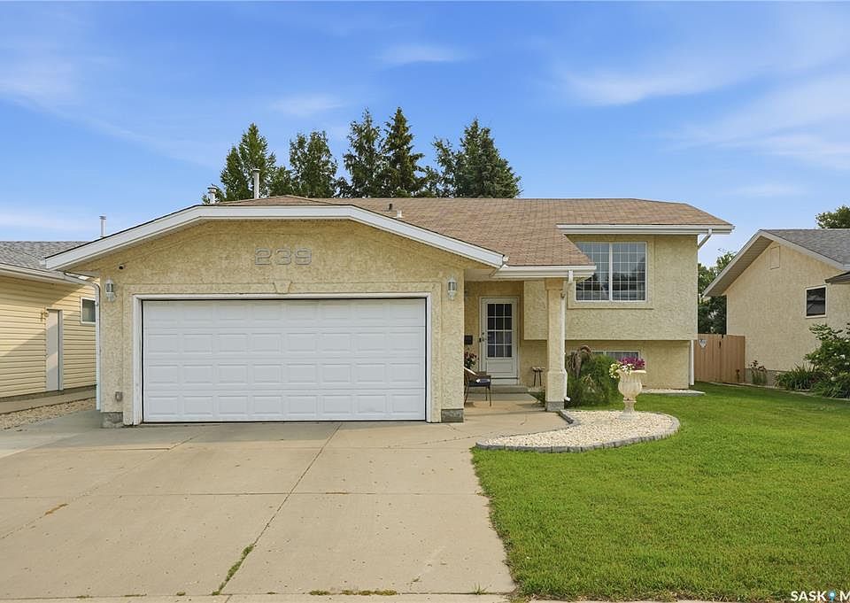 1st image of 239 Manning CRESCENT