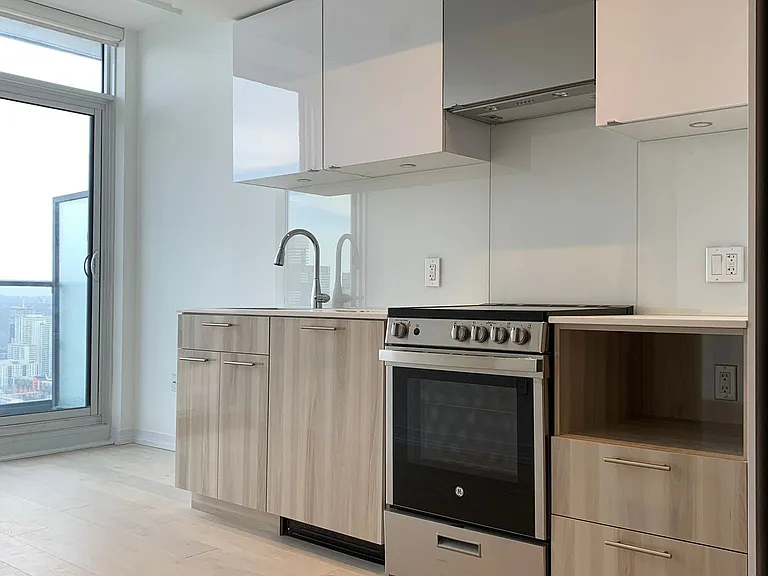 251 Jarvis St #LPH12 — Photo 6
