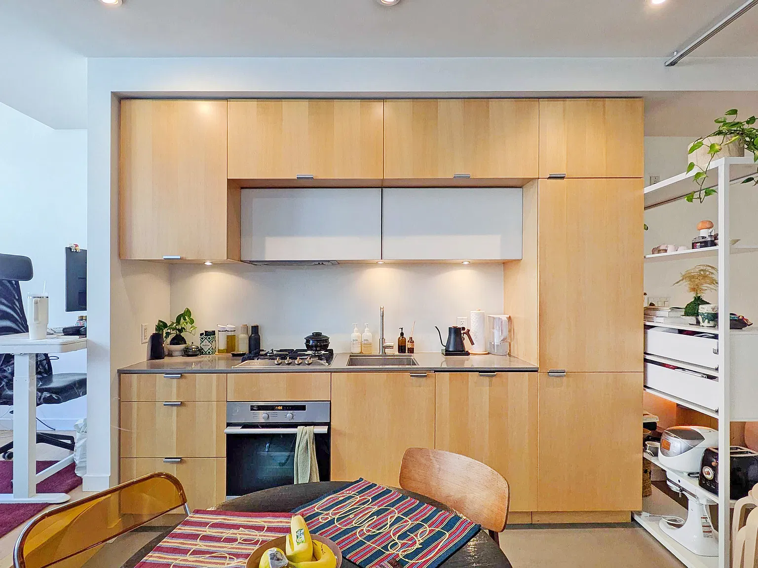 Studio, 600 sqft, $2,150 — Photo 2