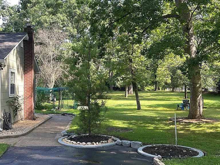 9 Cedar Ln — Photo 2