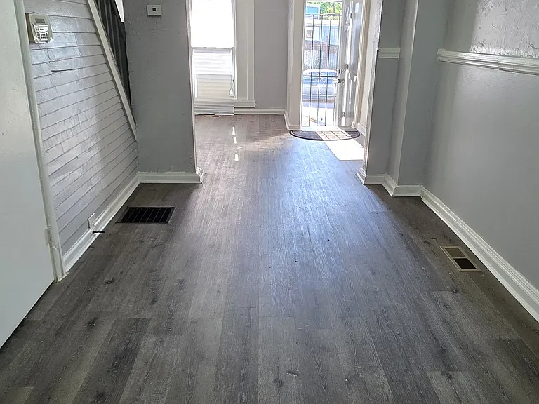102 S Janney St — Photo 4