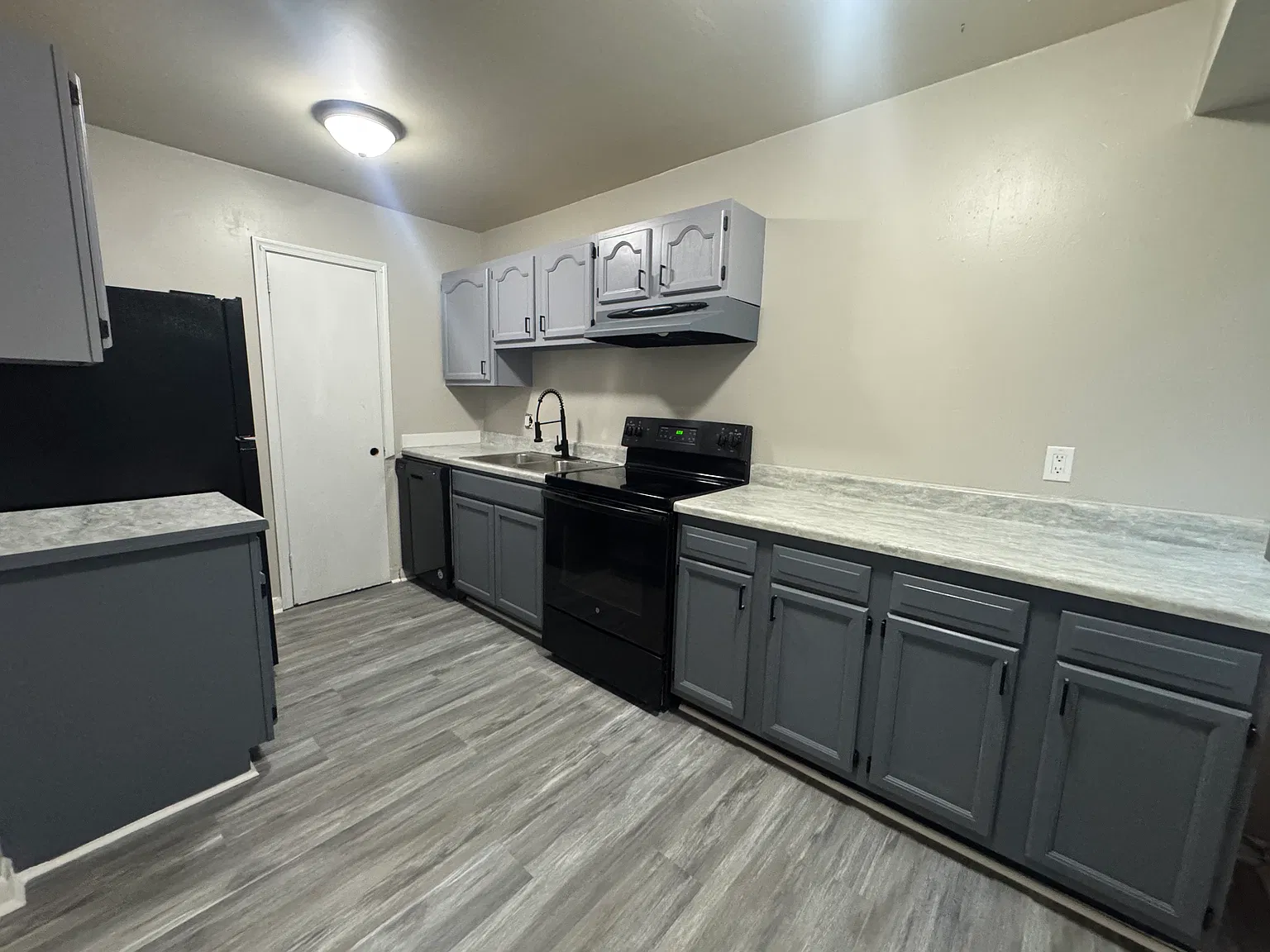 3 bed, 2.5 bath, 1432 sqft, $2,000 — Photo 2