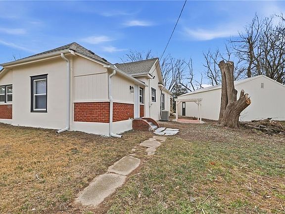 4th image of 402 S Jefferson St