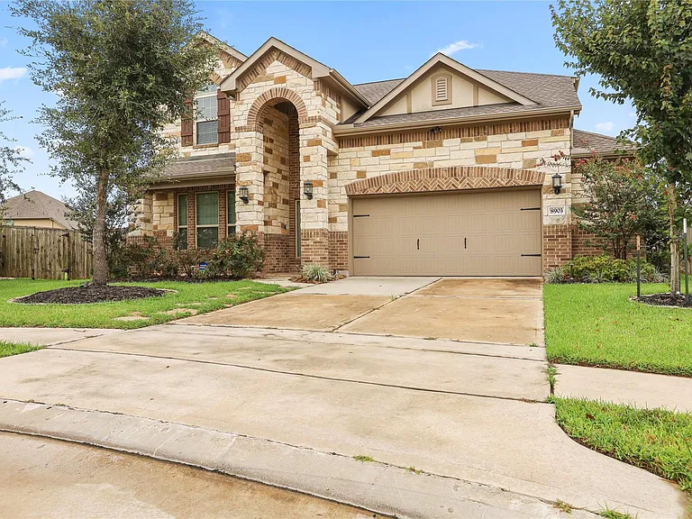 8903 Lost Castle Way — Photo 2