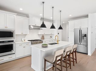 4 Edgewood Way, Woodbridge, CT 06525