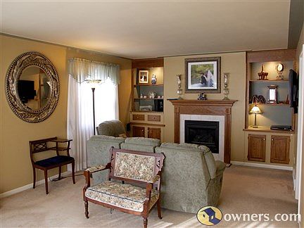 Large Living Room Picture 2