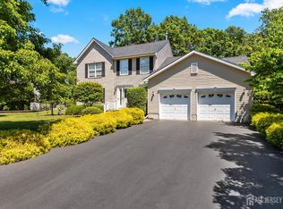 9 Edie Ln, Howell, NJ 07731