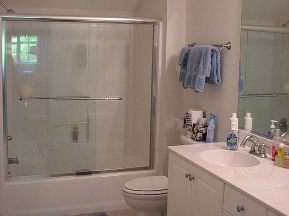 Huge upstairs full bath