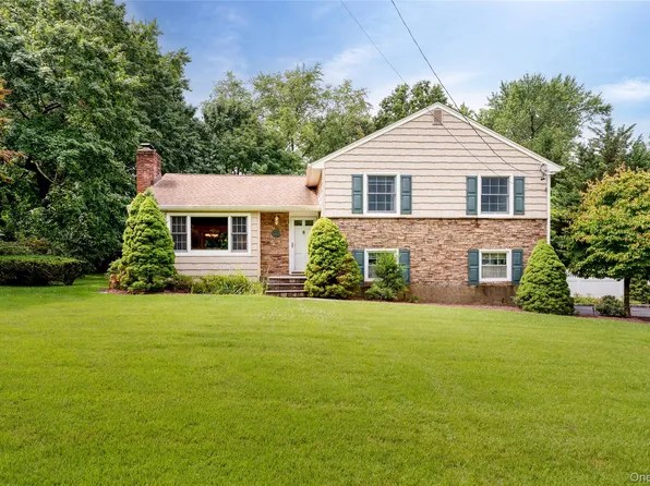 12 William Penn Drive, Stony Brook, NY 11790