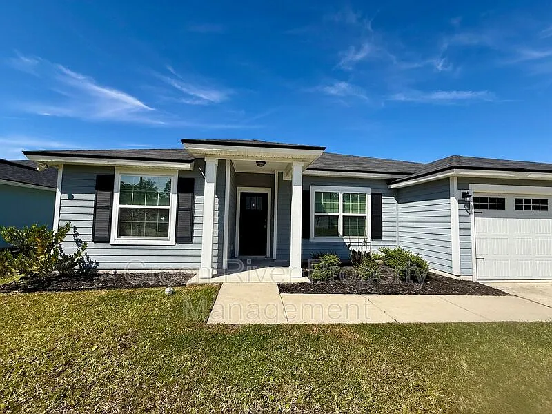 4 bed, 2.0 bath, 1760 sqft, $2,000 — Photo 1