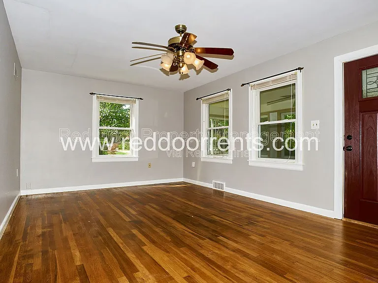 385 W Hawthorne St — Photo 12
