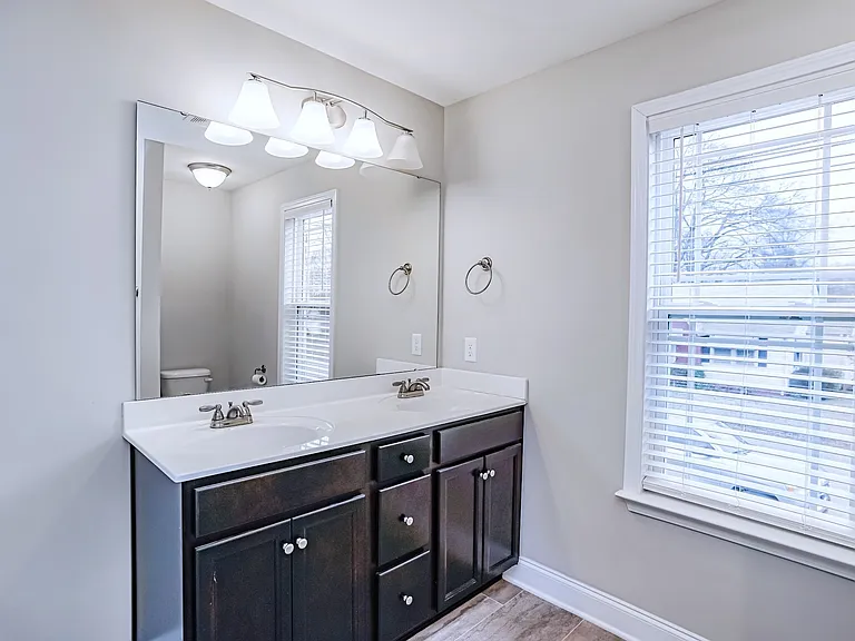 206 Snow St — Photo 4
