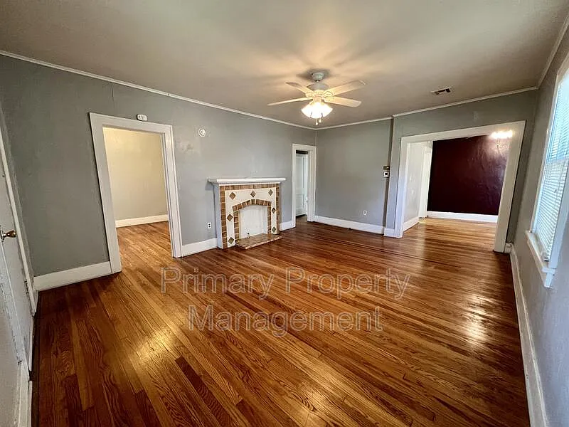 2 bed, 1.0 bath, 928 sqft, $1,150 — Photo 3