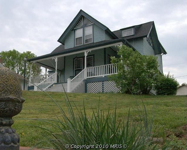 Wonder home on hill overlooking senic Fredericksburg, VA