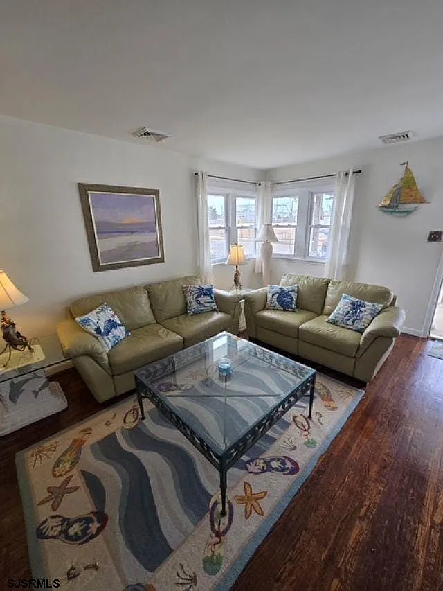 3 bed, 1.0 bath, $2,800 — Photo 4