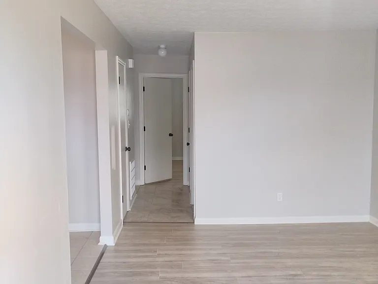 1258 Centre Pkwy — Photo 4