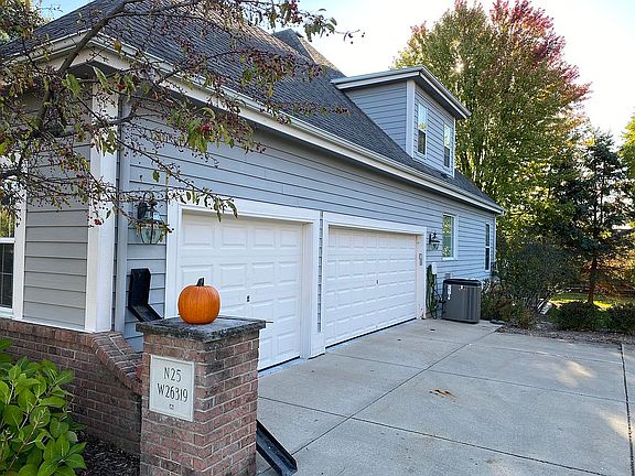 3 car Garage/driveway