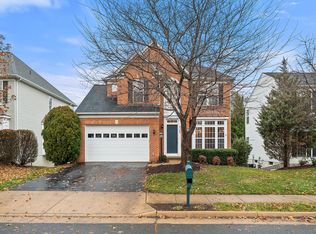 8136 Tillinghast Ln, Gainesville, VA 20155