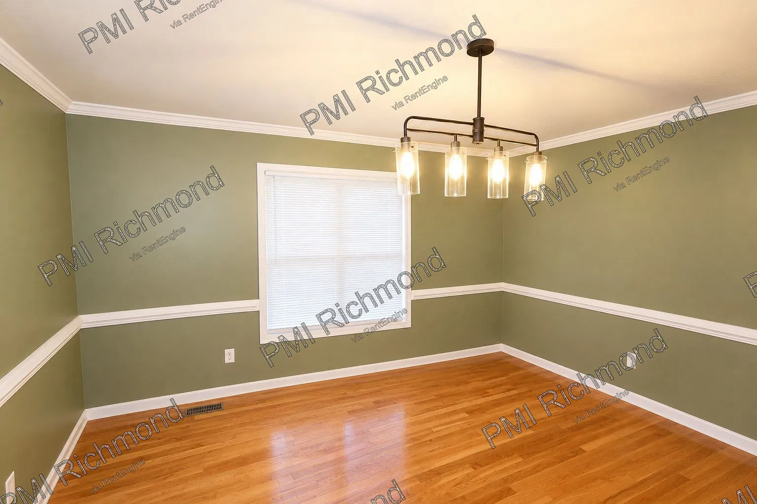 4 bed, 2.5 bath, 1926 sqft, $2,750 — Photo 2