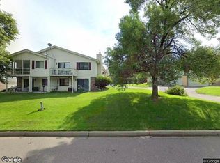 5230 Beachside Dr, Minnetonka, MN 55343