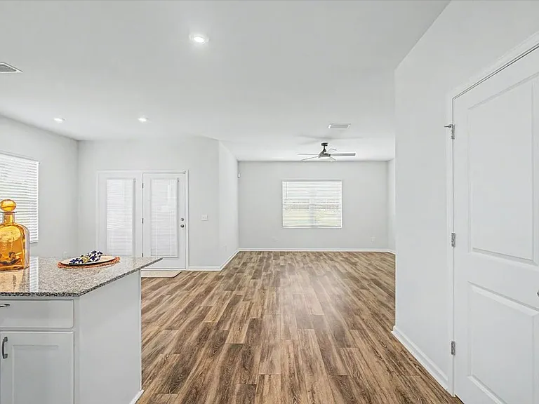 783 Longleaf Dr — Photo 5