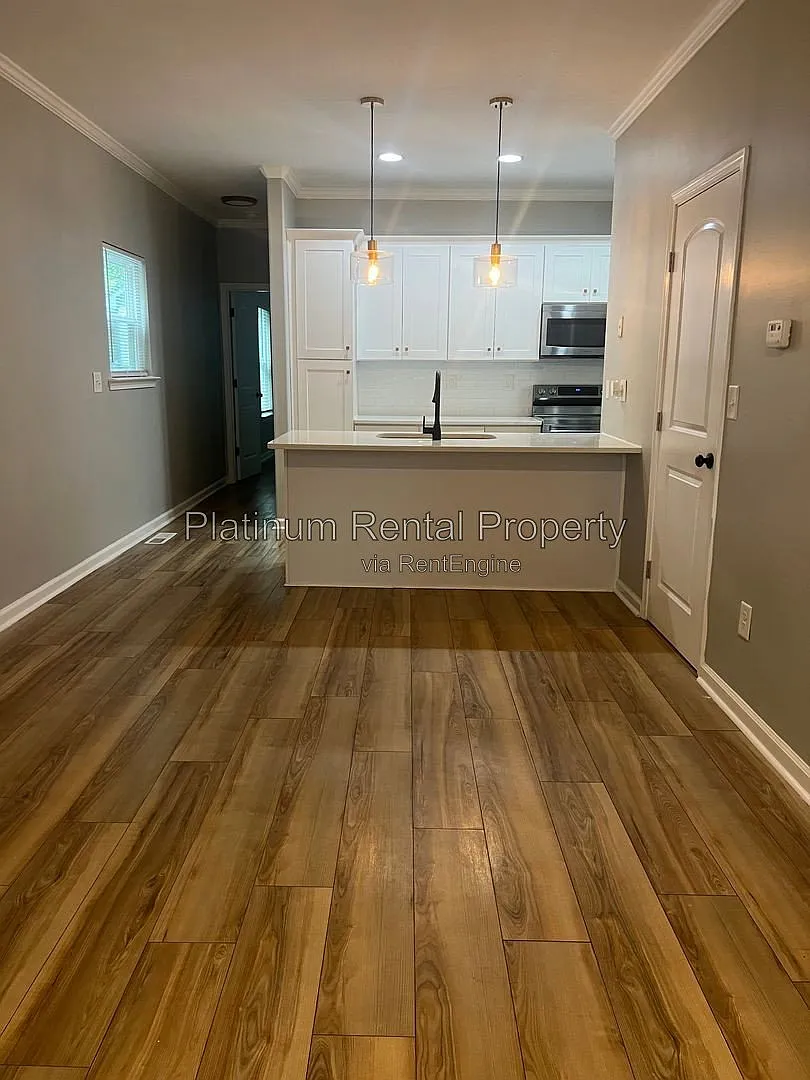 4 bed, 2.0 bath, 1350 sqft, $1,900 — Photo 2