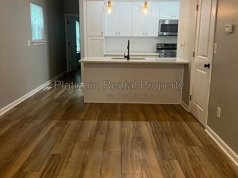 223 Fletcher St SW — Photo 2
