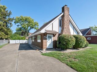 215 Dee Rd, North Aurora, IL 60542