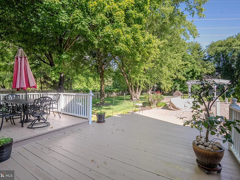 61 Amherst Way — Photo 48