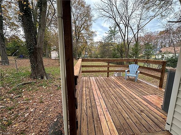 4th image of 1011 Bellvue St