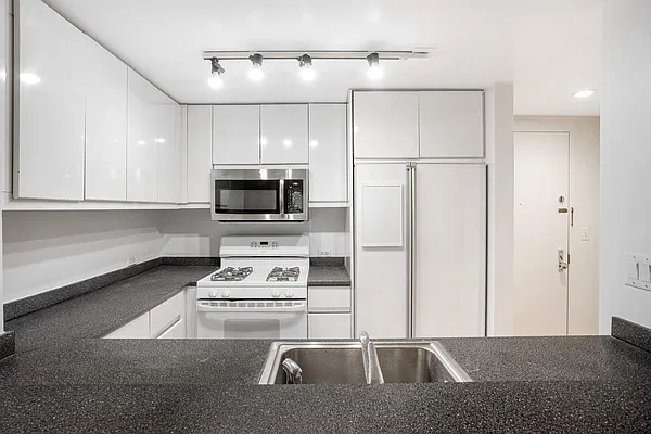 Rented by Compass | media 10