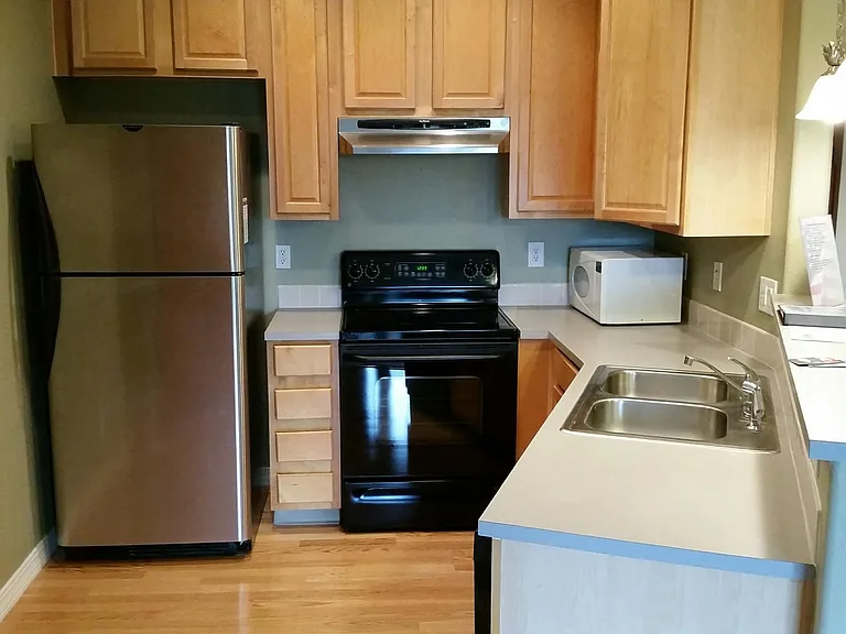 5220 Boardwalk Dr #E34 — Photo 8