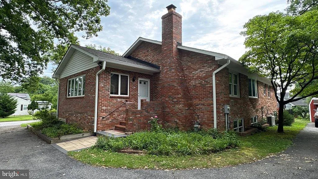 3 bed, 1975 sqft, $3,400 — Photo 2