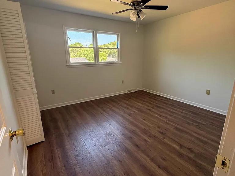 610 Clarendon Dr — Photo 9