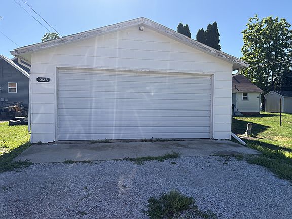 2nd image of 402 1/2 S Elm St