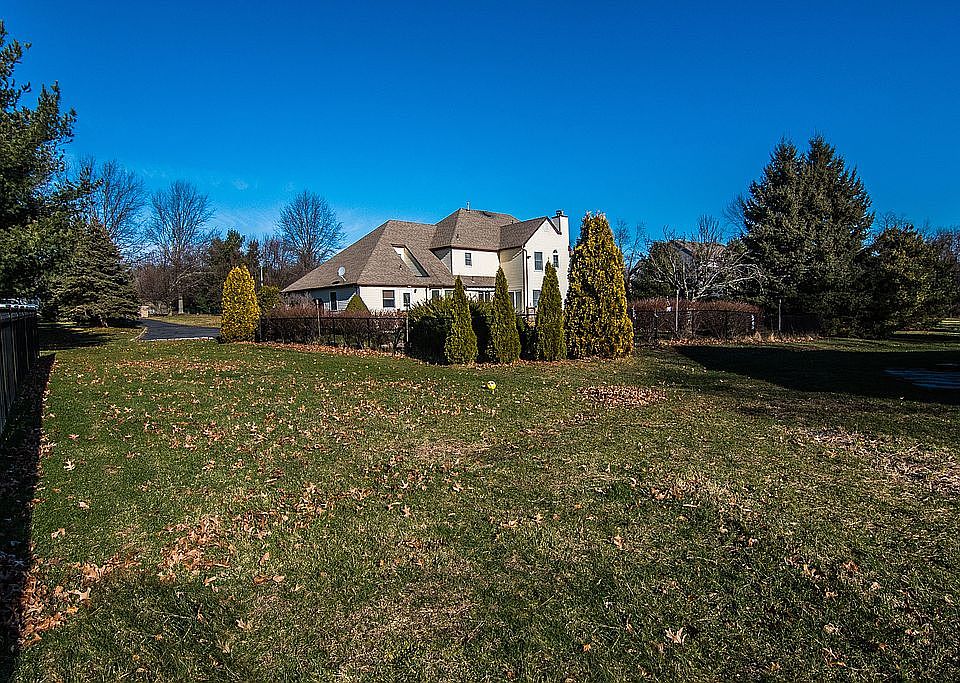 2nd image of 13 Crow Hill Rd