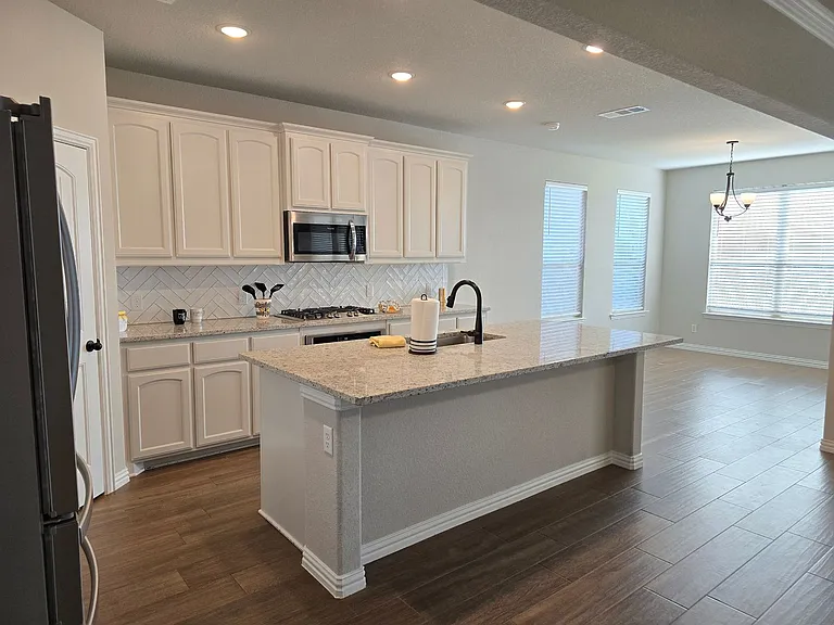 7608 Rothbury Dr — Photo 3