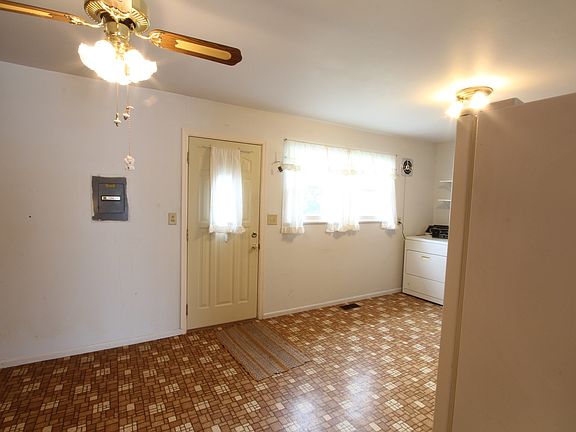 5th image of 1235 Dogwood Ln