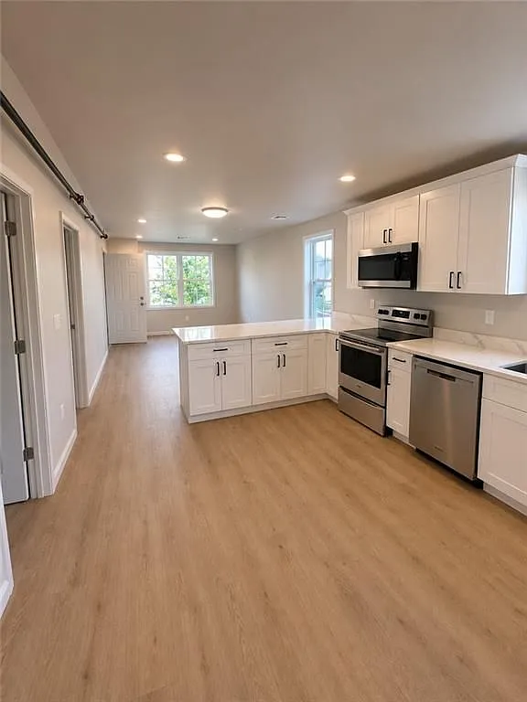 3 bed, 2.0 bath, 1200 sqft, $2,500 — Photo 3