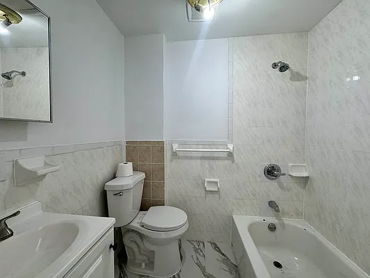Bathroom, photo 1